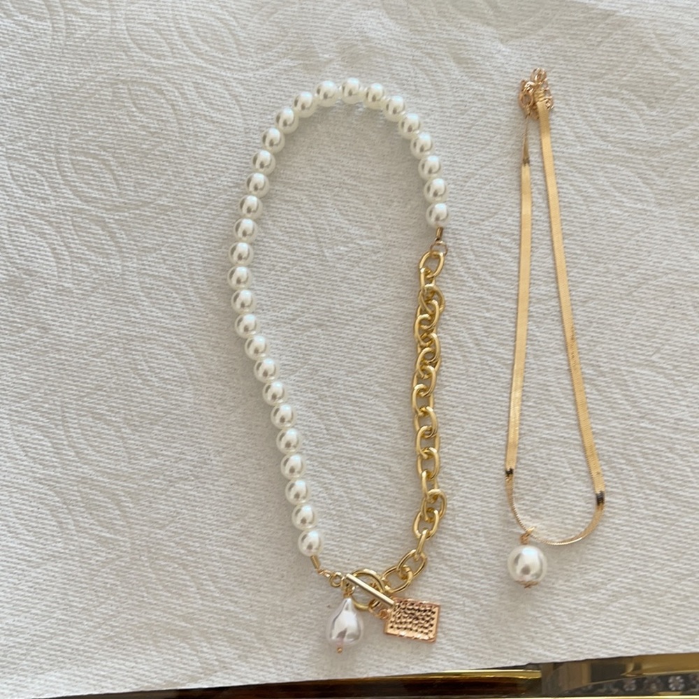 necklace. Size free. Color gold and white - Picture 4 of 4